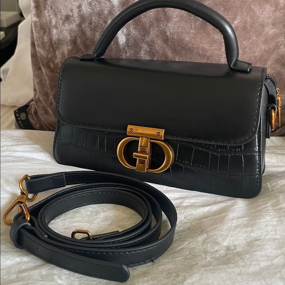 Chic Black Small faux leather Handbag with copper Gold Hardware - Picture 2 of 6